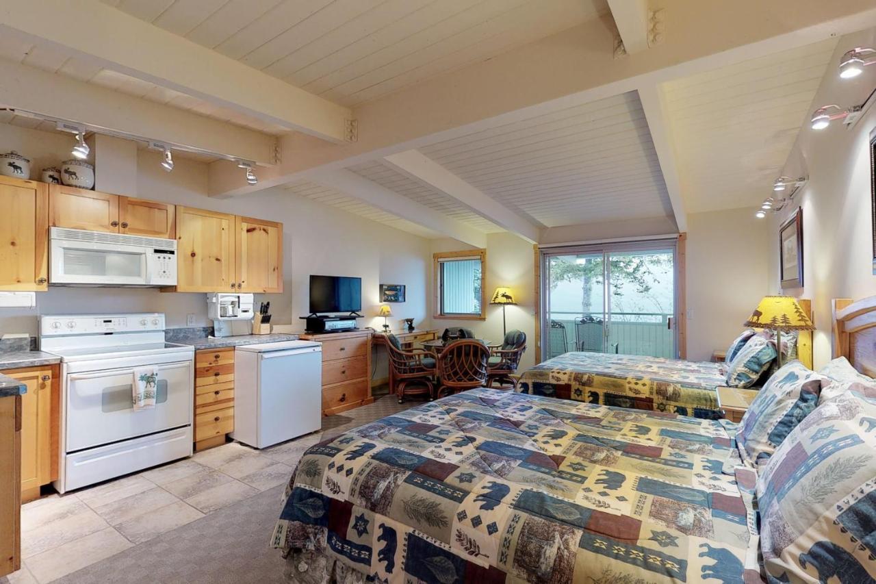 Many Springs Lakefront Condos Bigfork Camera foto