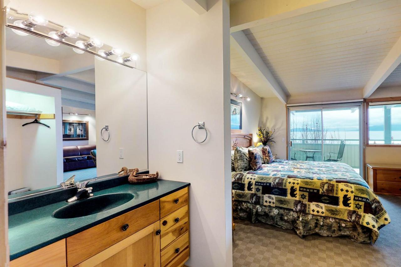 Many Springs Lakefront Condos Bigfork Camera foto
