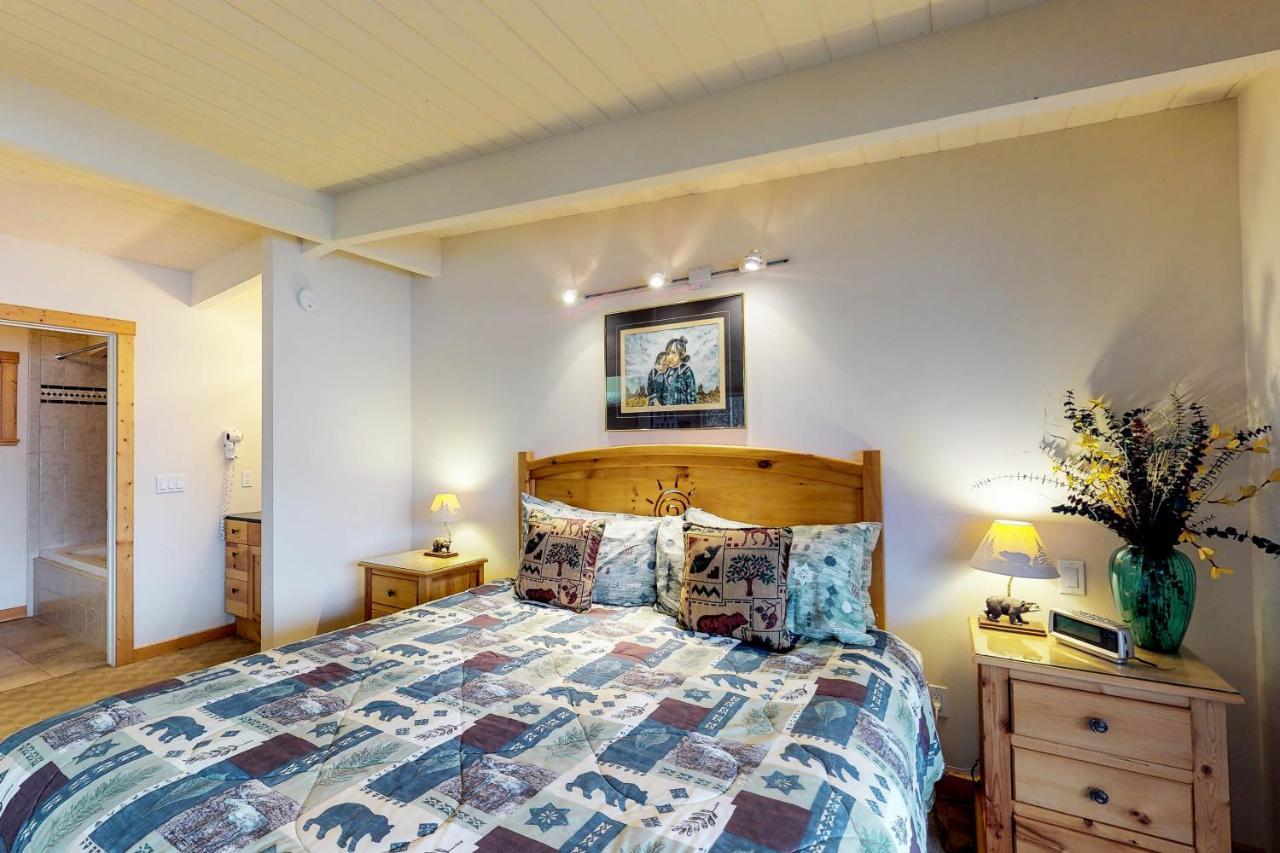 Many Springs Lakefront Condos Bigfork Esterno foto