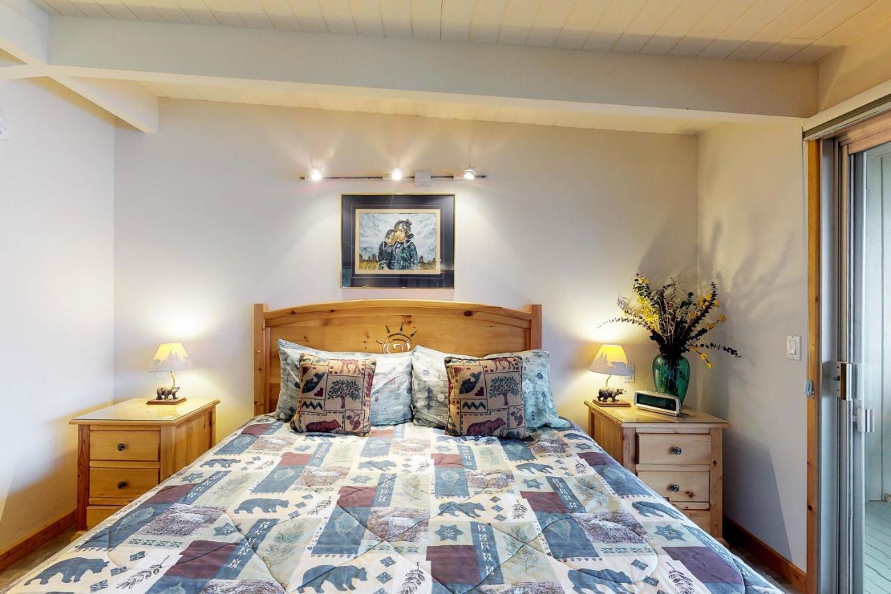 Many Springs Lakefront Condos Bigfork Esterno foto
